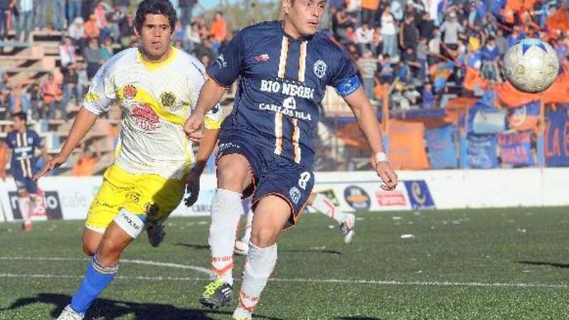 Policial recibe a Roca por el boleto a la final