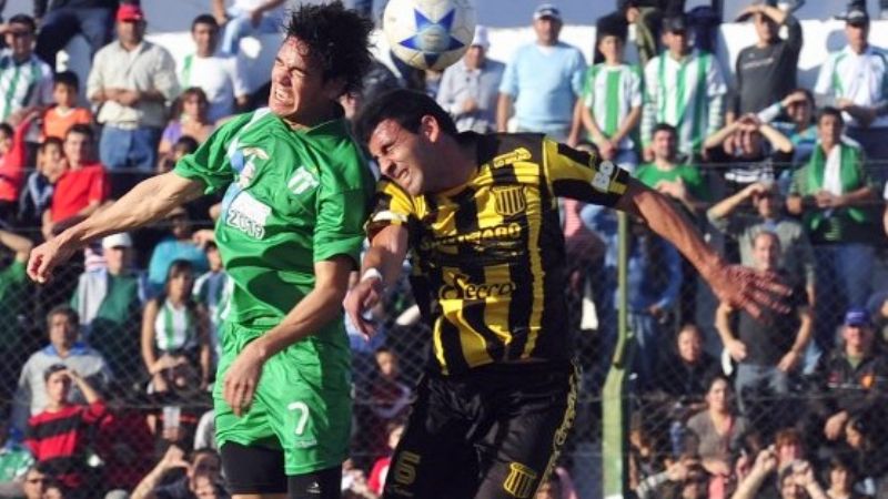 Mitre-Estudiantes juegan el miércoles, en Santa Fe