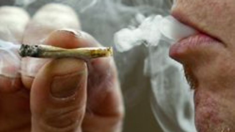 Lo sorprenden con droga