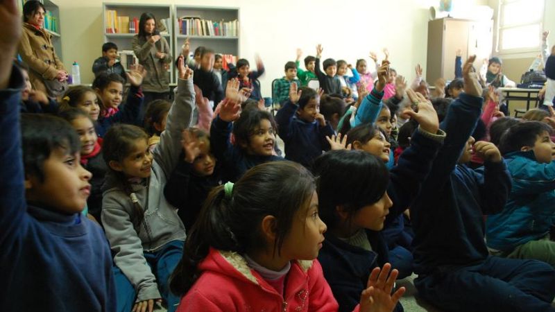 Lectura y poesía con los chicos de la Escuela de Los Terebintos