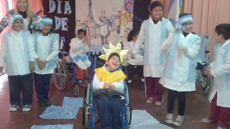 Acto en la Escuelita de Rehabilitación por el Día de la Bandera