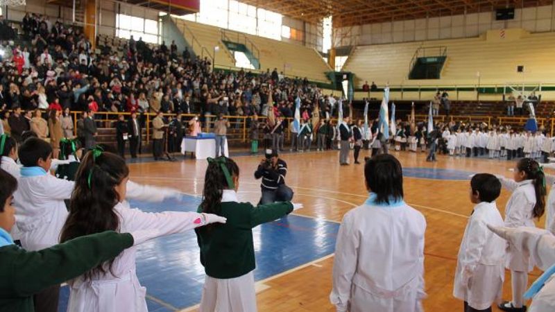 Alumnos municipales hicieron su promesa a la Bandera
