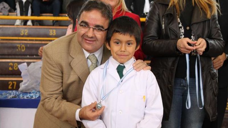 Alumnos municipales hicieron su promesa a la Bandera