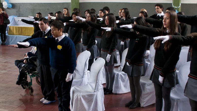 Alumnos del Hood y APANE juraron su lealtad a la enseña Patria