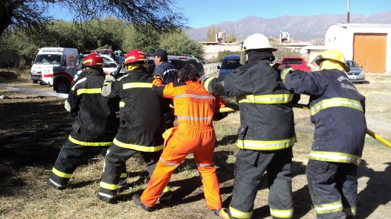 Bomberos de la provincia se capacitan en Santa María
