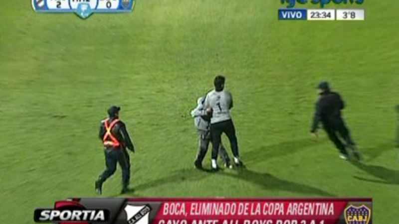 Arrestaron al joven que entró a la cancha en el partido de Boca
