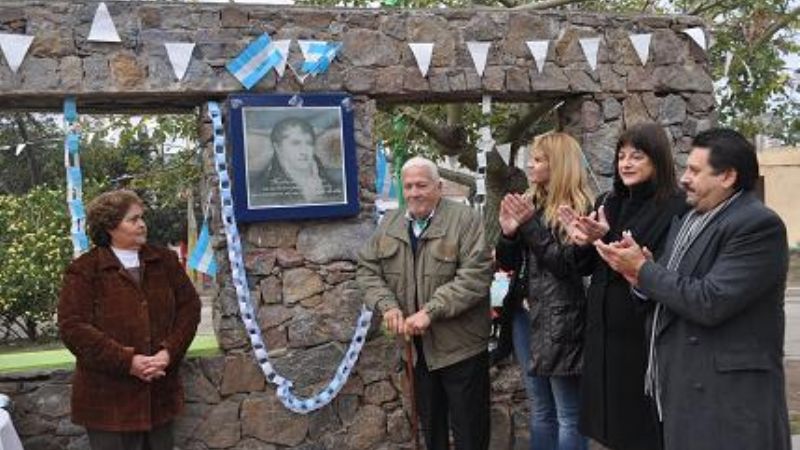 Vecinos festejaron el Día de la Bandera