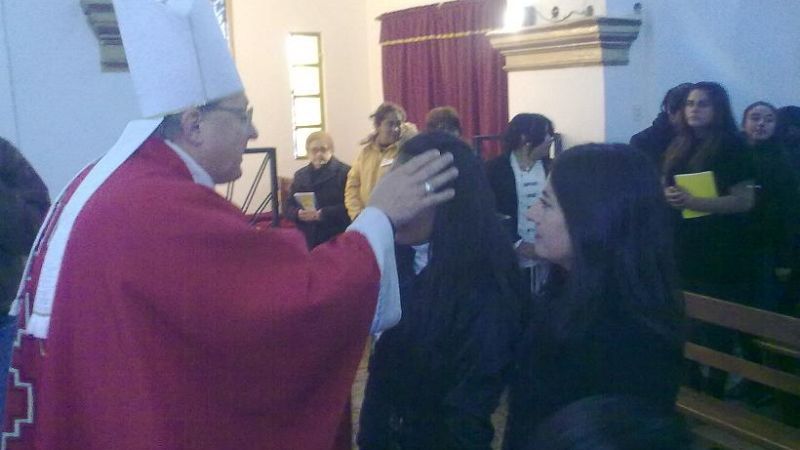 El Obispo confirmó a más de 50 chicos en Londres