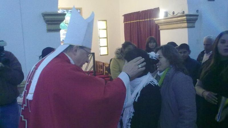 El Obispo confirmó a más de 50 chicos en Londres