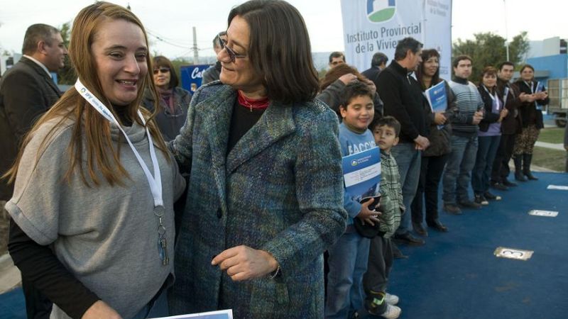 La Gobernadora inauguró barrio en Banda de Varela