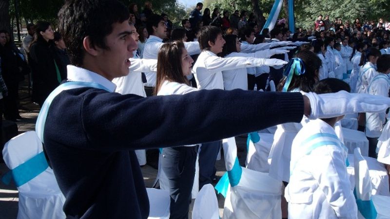 Alumnos de Valle Viejo prometieron lealtad a la Bandera