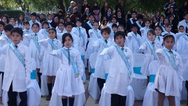 El Gobierno inaugura el ciclo lectivo en Pomán