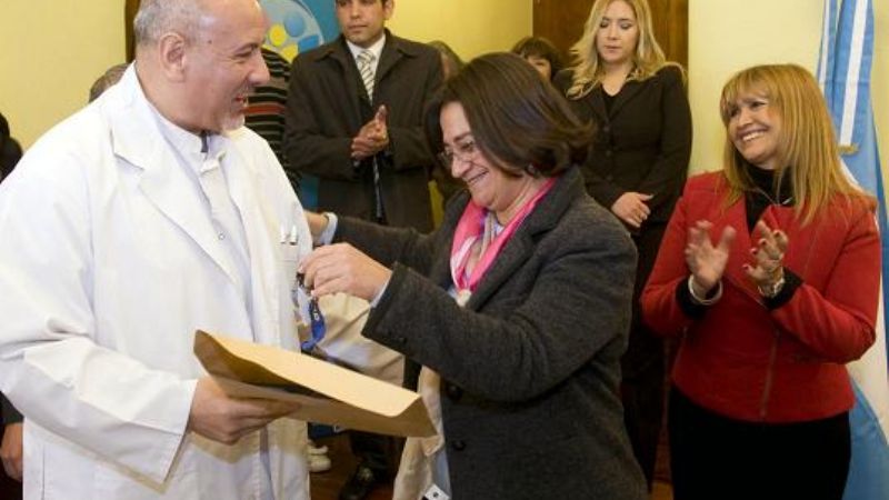 Seis ambulancias para el interior