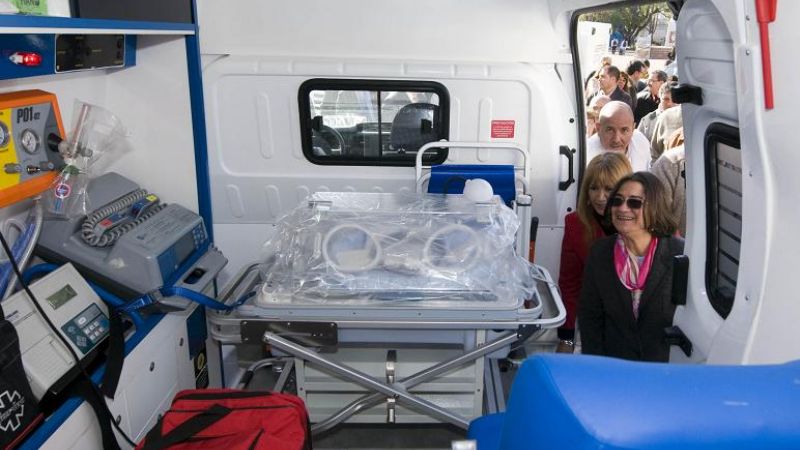 Seis ambulancias para el interior