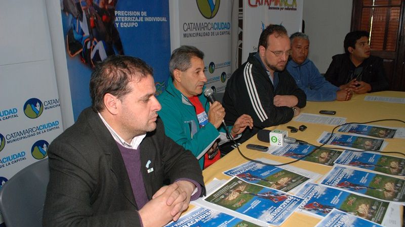 Nacional de Paracaidismo, en sociedad