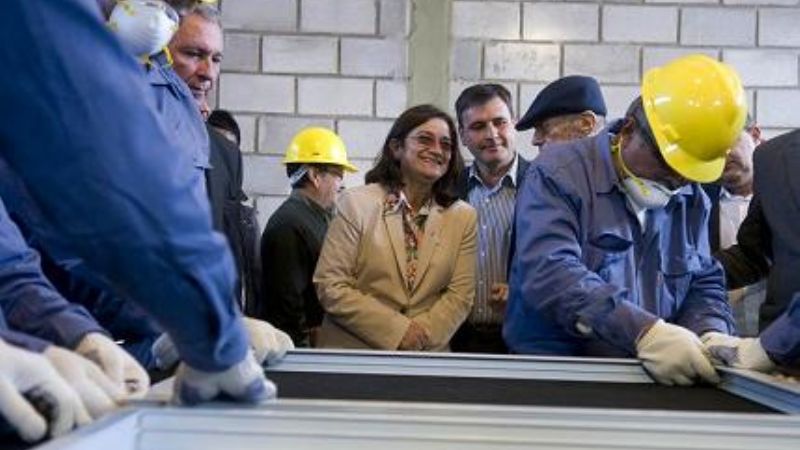 Inauguran empresa que produce aberturas en aluminio