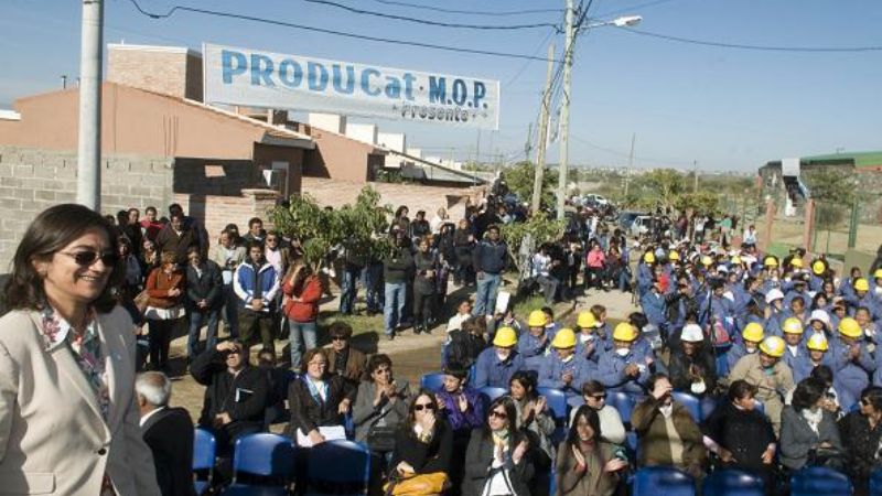 Inauguran empresa que produce aberturas en aluminio