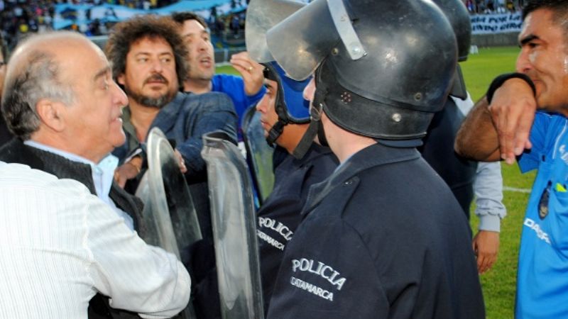 El referí Rivero Reinoso empañó la fiesta “auriazul”