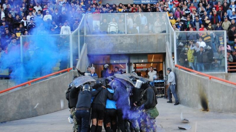 El referí Rivero Reinoso empañó la fiesta “auriazul”