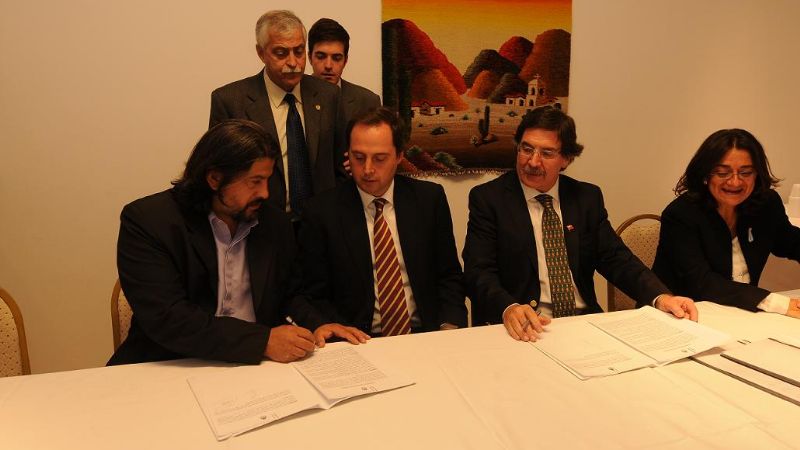 Mera firmó convenio con Sileoni dirigido a jóvenes