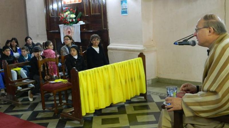 Chicos de catequesis celebraron la presencia del Obispo