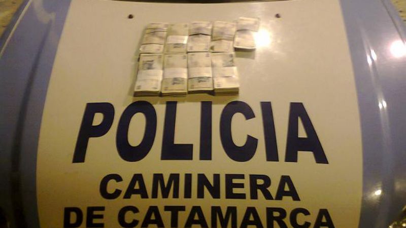Sorprenden a cuatro sujetos con 65 mil pesos