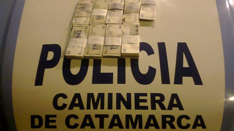 Sorprenden a cuatro sujetos con 65 mil pesos