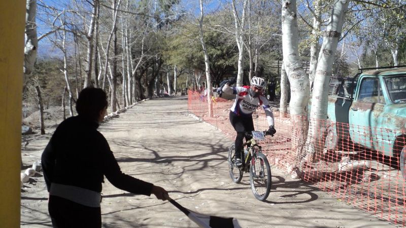 Más de cien bikers en el rural bike en Loro Huasi