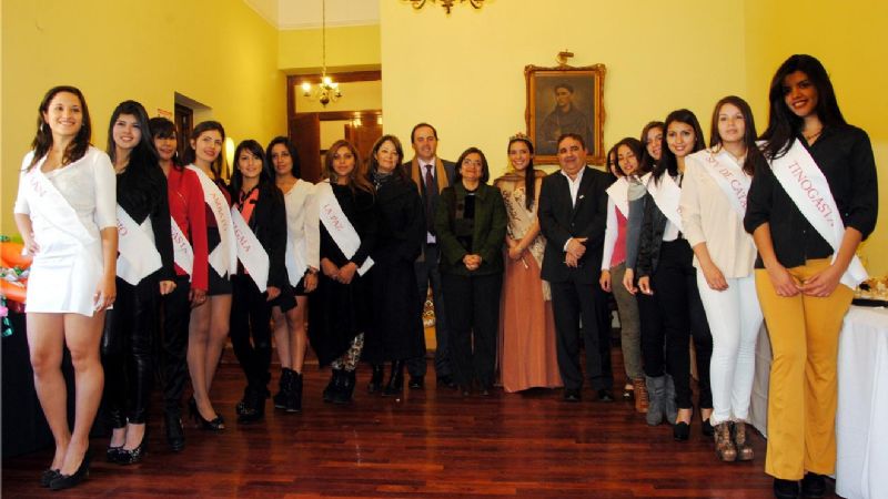 Corpacci recibió a las candidatas a Reina del Poncho 2013