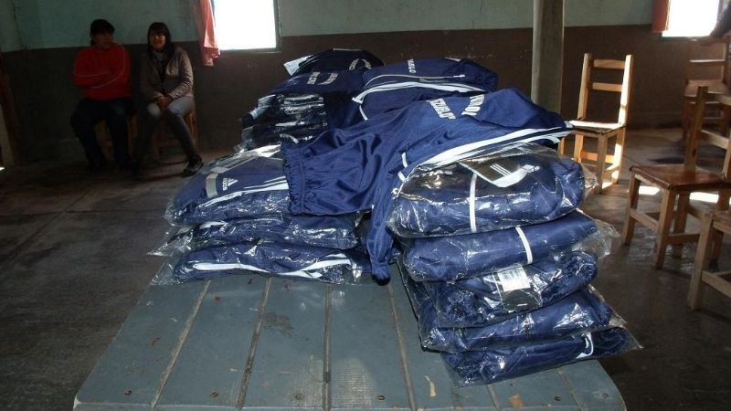 Entrega de indumentaria a escuelitas deportivas de Valle Viejo