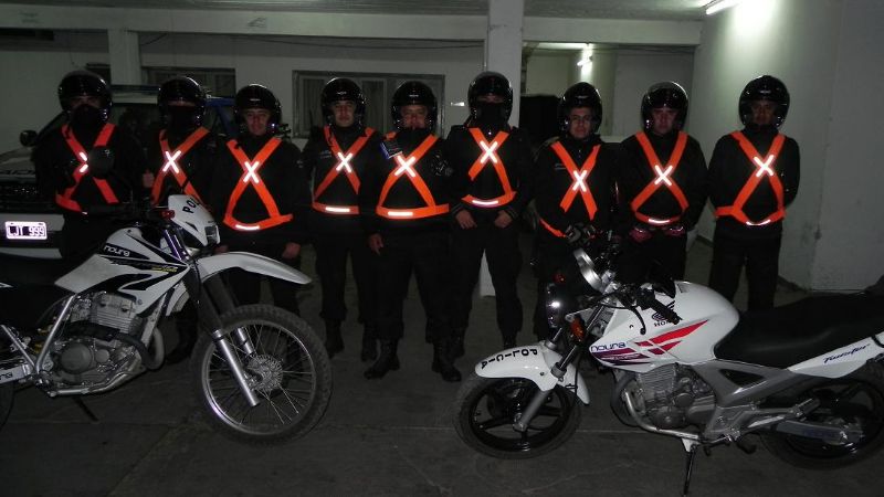 Entregan cascos nuevos a motoristas del COP