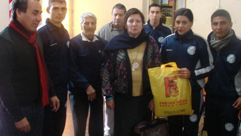 Cadetes de la Policía visitaron el Hogar de Ancianos 