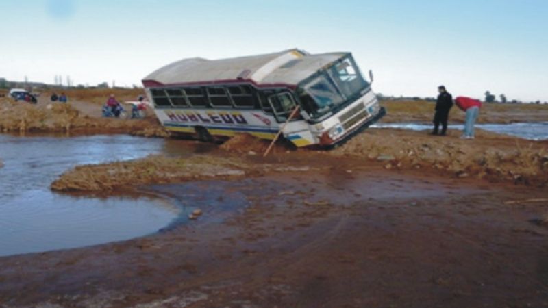 Empresa de transporte dice que no es suyo colectivo accidentado en La Rioja