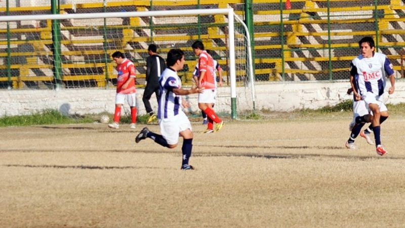 Sarmiento, más líder que nunca tras golear al “León”