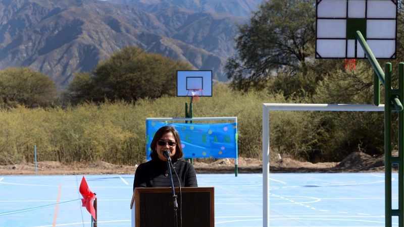 Lucía inauguró un playón polideportivo en San José