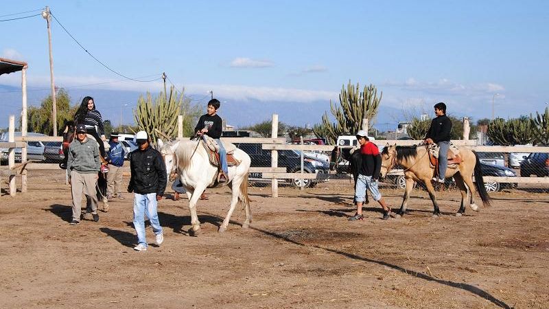 A caballo una forma innovadora de vivir el Poncho