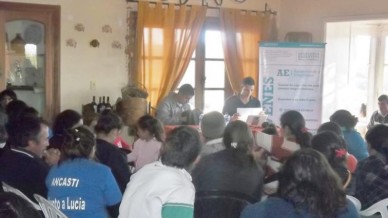 Más de 100 ancasteños se capacitaron para ser emprendedores