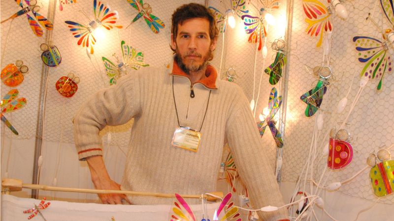 Insectos luminosos, una novedad reciclable en el Poncho