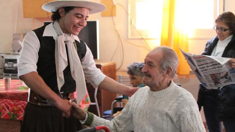Visita del Ballet Folclórico Nacional al hogar de Ancianos FME
