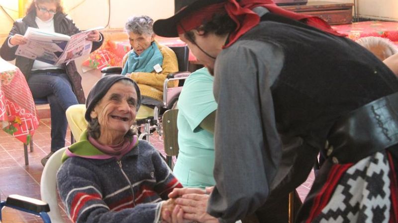 Visita del Ballet Folclórico Nacional al hogar de Ancianos FME