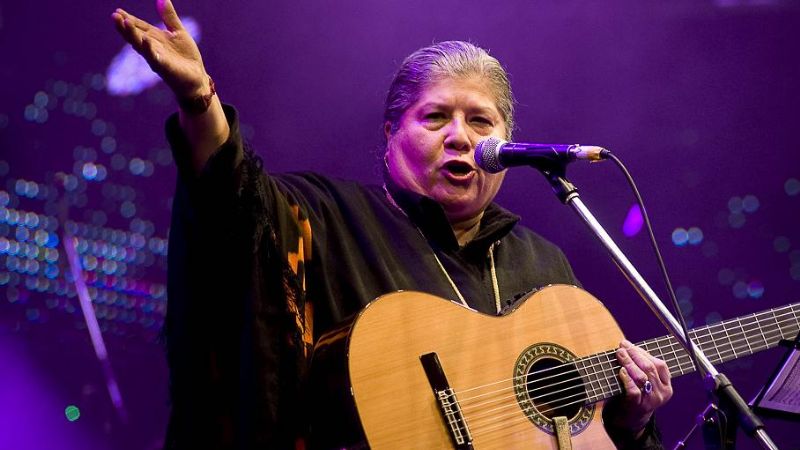 Los Manseros y Silvia Pacheco, dueños de la quinta noche del Poncho