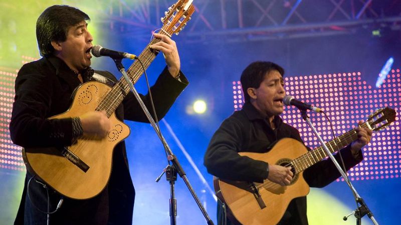 Los Manseros y Silvia Pacheco, dueños de la quinta noche del Poncho
