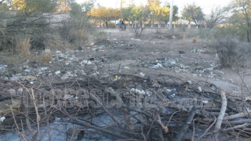Vecino de Tinogasta denuncia un basural frente a su casa