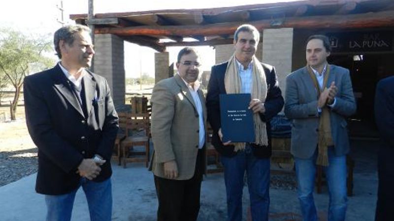 Jalil firmó convenio con intendente de San Antonio de Areco