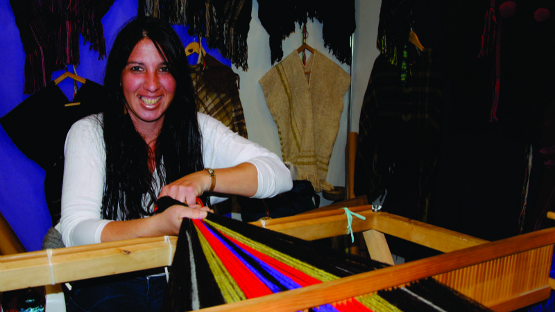 Conservando el viejo oficio del telar