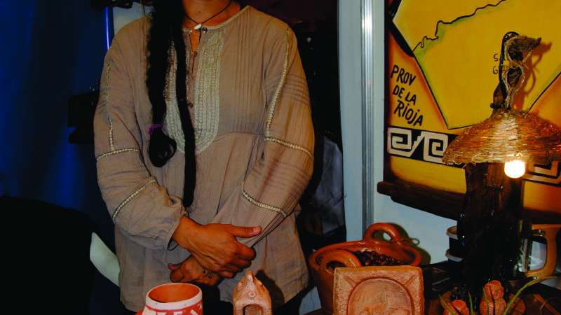 Entre pañales y mamaderas desarrolló su oficio de artesana   