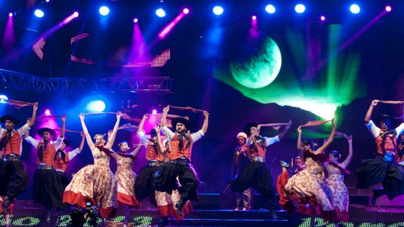 Ovación para las academias de danzas de Los Altos