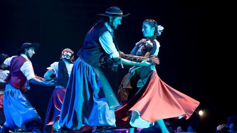 Ovación para las academias de danzas de Los Altos