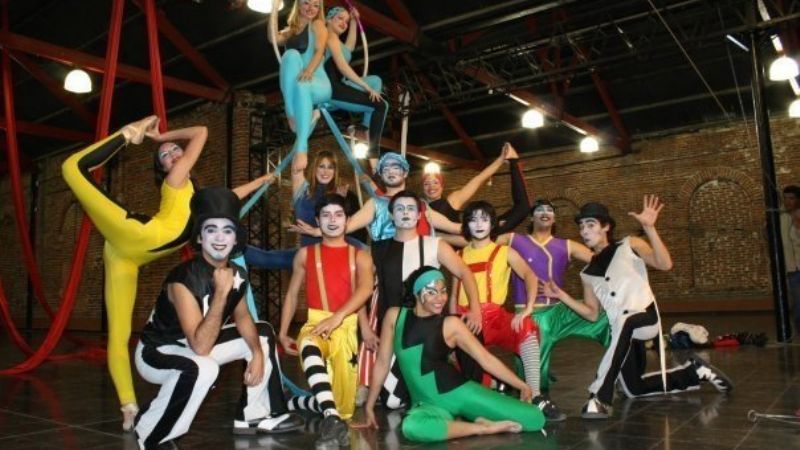 El Circo Azul, un show imperdible en la última tarde del Ponchito
