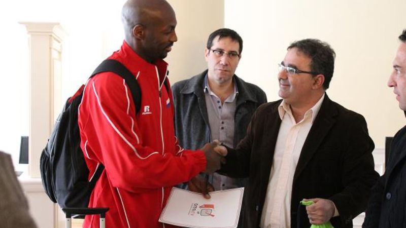 Jalil recibió a los Globetrotters